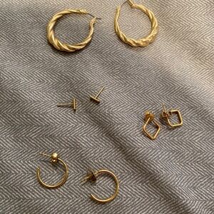 Lot of 5 gold earrings